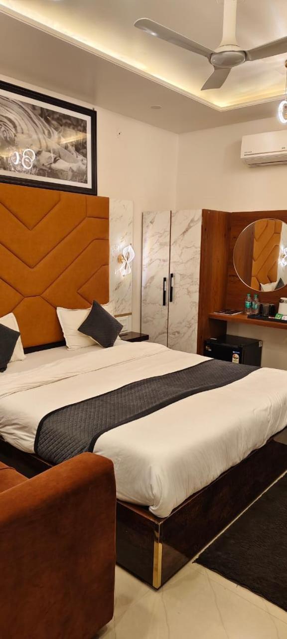 Hotel Maharaja Palace ซาวาย มาโดปูร์ ภายนอก รูปภาพ